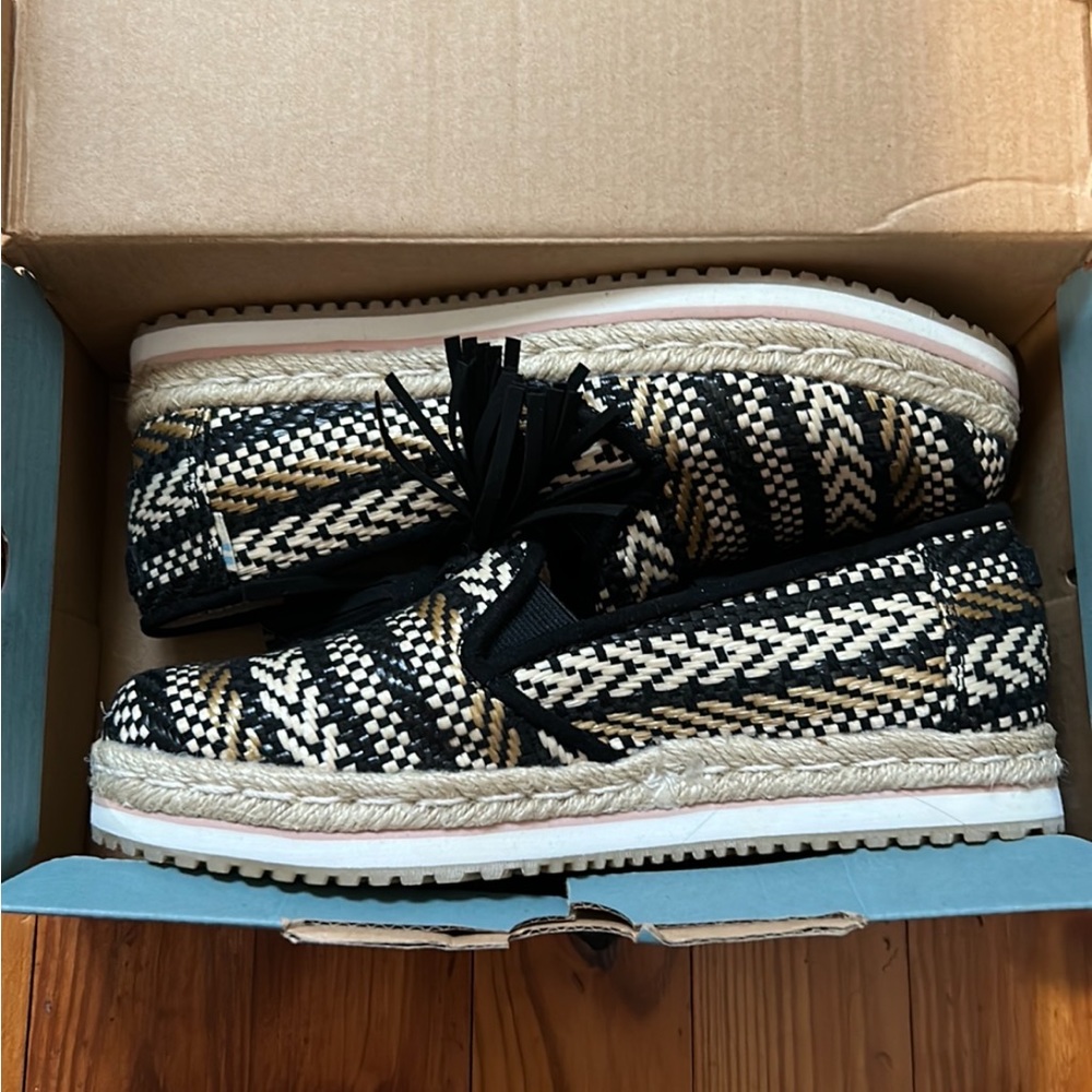 Toms espadrilles size 5
